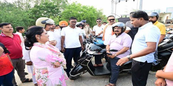 स्कूटी में उप मुख्यमंत्री अरुण साव, बरसात से पहले बिलासपुर शहर का लिया जायजा