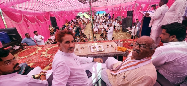 फतेहाबाद। गांव हंसवाला में आयोजित कार्यक्रम में मौजूद सांसद सुभाष बराला।
