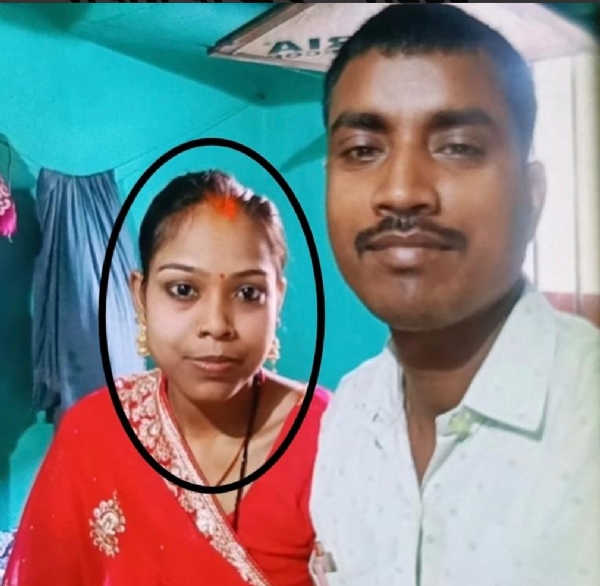 मृतका सोनी देवी और पति देव कुमार शर्मा की फाइल फोटो