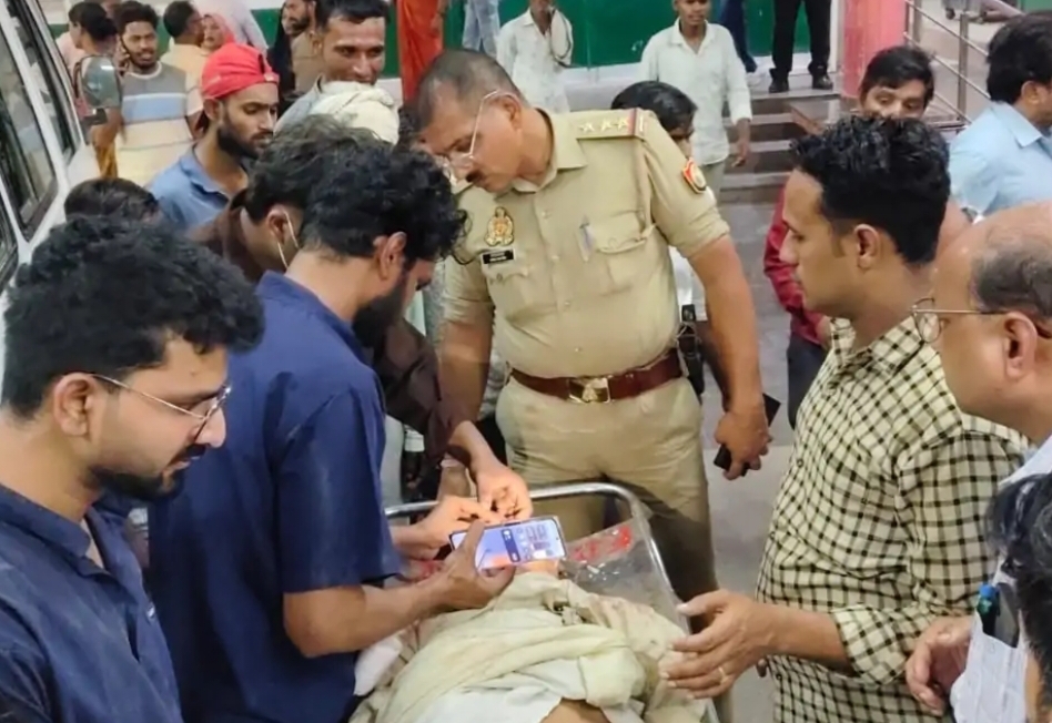 अस्पताल में घायल