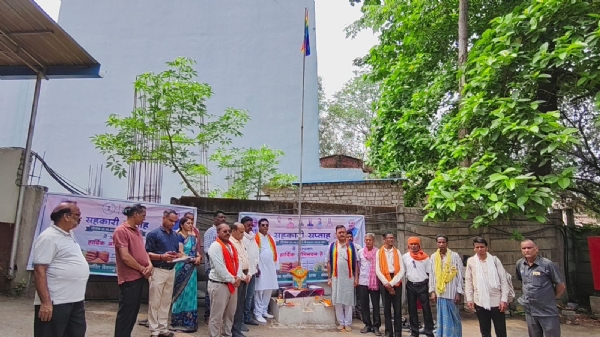 सहकारी सप्ताह का शुभारंभ, जिले की सभी पैक्स समितियों एवं जिला सहकारी बैंक शाखाओं में हुआ ध्वजारोहण