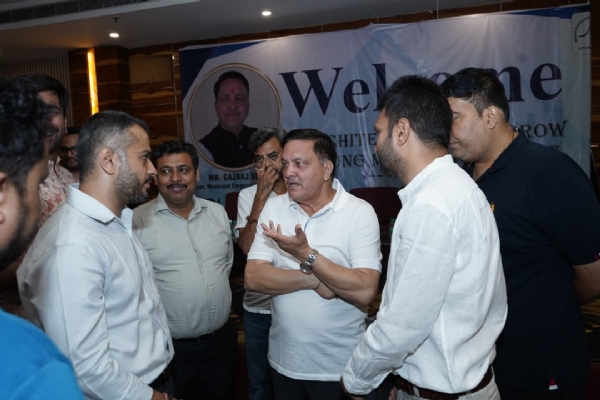 महापौर गजराज बिष्ट ने युवा व्यापारियों से संवाद कर शहर