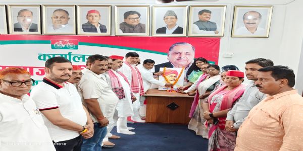 दानवीर भामाशाह की जयंती पर सपा कार्यालय में गोष्ठी, प्रो. रामगोपाल यादव का मनाया जन्मदिन