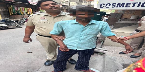 लखनऊ से चाकू खरीदकर दिल्ली आया, सो रही पत्नी की बेरहमी से हत्या, आरोपित गिरफ्तार