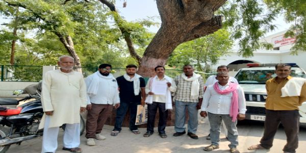 अनुसूचित जाति की आबादी के लिए सुरक्षित भूमि पर बारातघर निर्माण का विरोध, ग्रामीणों ने जिलाधिकारी से लगाई गुहार