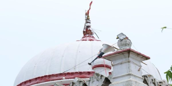 आकाशीय बिजली गिरने से बाबा जनेश्वरनाथ मंदिर का गुंबद क्षतिग्रस्त