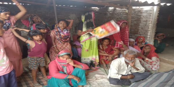 बिट्टू हत्याकांड : परिजनाें ने शव रखकर किया विराेध प्रदर्शन, हत्यारों के मकान पर चला बुलडोजर