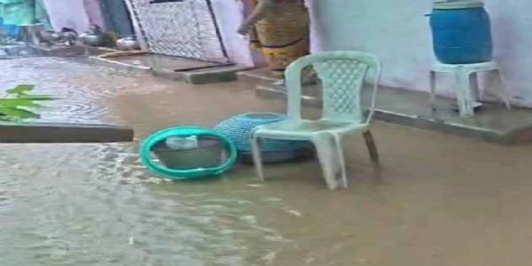 पहली ही बारिश में जलभराव से नगर पंचायत भोपालपट्टनम में जनजीवन प्रभावित