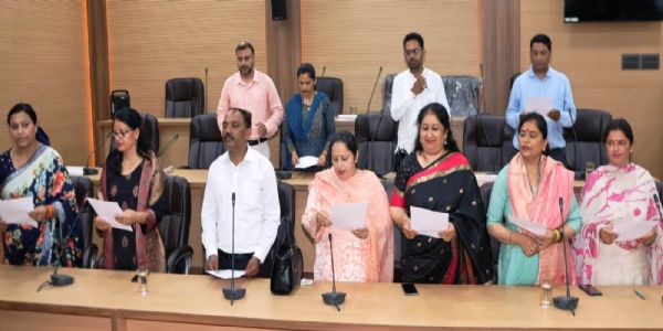 सोलन के पार्षदों ने ली शपथ, महापौर-उपमहापौर चुनाव 2 जुलाई को