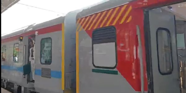 जुलाई में 17 जोड़ी ट्रेनों में लगेंगे 40 अतिरिक्त कोच