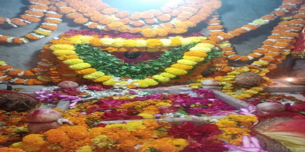 बारिश के बीच गड़बड़ा धाम में उमड़ा आस्था का सैलाब, 60 हजार से अधिक श्रद्धालुओं ने किए दर्शन