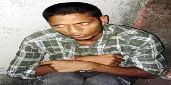 शबच्चों को रुपये और खाद्य सामग्री देकर लुभाते यूपी के संदिग्ध को लोगों ने पकड़ा