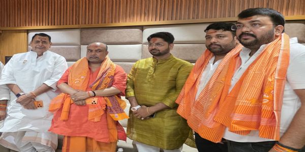 भाजपा प्रदेश उपाध्यक्ष कामेश्वर सिंह ने मां विंध्यवासिनी के किए दर्शन