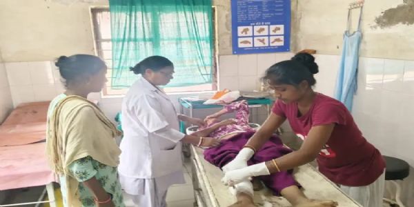 पश्चिमी सिंहभूम में तेज रफ्तार ट्रैक्टर की चपेट में आई शिक्षिका, चाईबासा सदर अस्पताल में भर्ती