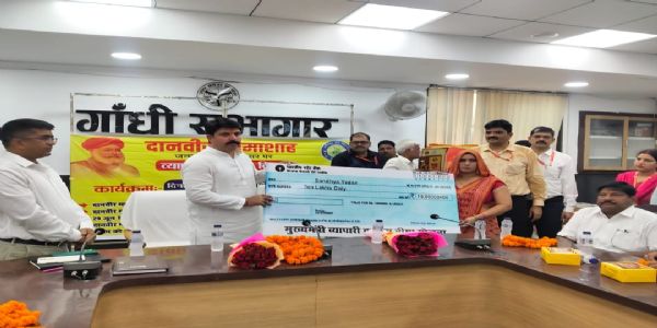 देवरिया में व्यापारी कल्याण दिवस पर उत्कृष्ट करदाताओं का हुआ सम्मान