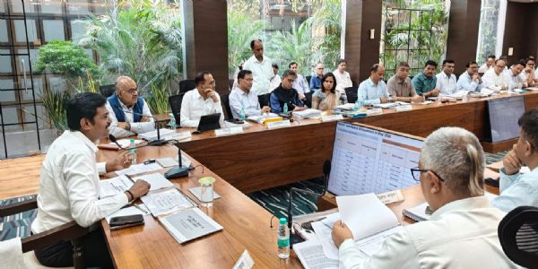 समयसीमा में पूरी हों विकास परियोजनाएं, लापरवाही पर संस्थाएं होंगी ब्लैकलिस्ट : मंडलायुक्त