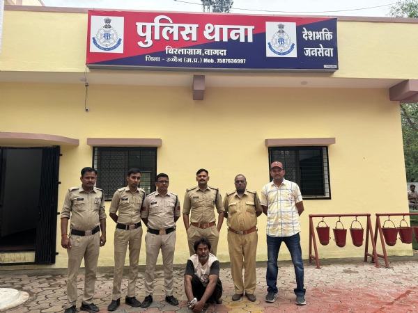 पुलिस की गिरफ्त में हत्या का आरोपित