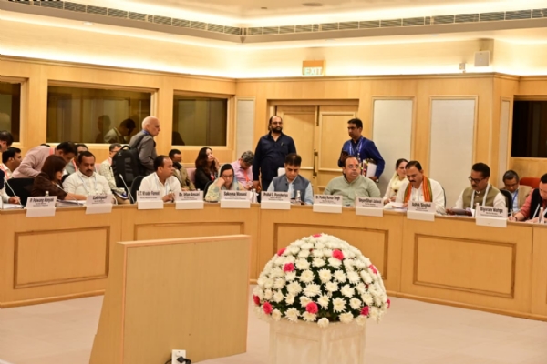 सम्मेलन में शामिल मंत्री इरफान अंसारी सहित अन्य