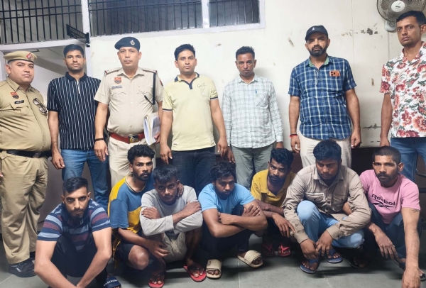 गुरुग्राम पुलिस की गिरफ्त में चोरी के आरोपी।