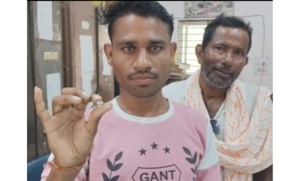 आदिवासी युवक जिसको मिला हीरा