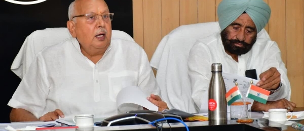 कृषि मंत्री सूर्य प्रताप शाही के हाथों उनके विधानसभा स्थित कार्यालय में बांदा कृषि विश्वविद्यालय के कुलपति की उपस्थिति में जारी किया गया