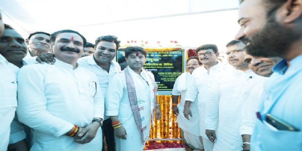 गुना जिले में विद्युत उपकेन्द्र का भूमिपूजन अवसर पर केन्द्रीय मंत्री सिंधिया