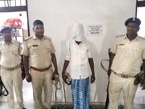 चोरी का प्रयास नाकाम, एक आरोपी गिरफ्तार घर से चोरी के आभूषण समेत अन्य सामान बरामद, फरार साथी की तलाश जारी