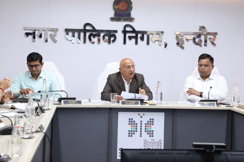 इंदौर में आयोजित सुप्रीम कोर्ट द्वारा गठित सड़क सुरक्षा समिति की बैठक