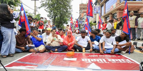 काठमांडू में धरना प्रदर्शन में बैठे सुस्ता वासी