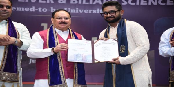 इंस्टीट्यूट ऑफ लिवर एंड बिलियरी साइंसेज(आईएलबीएस) के 10वें दीक्षांत समारोह में डिग्री वितरित करते हुए जे पी ऩ्