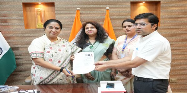 दिल्ली में एसआईआर शुरू, मुख्यमंत्री ने अपना गणना प्रपत्र जमा किया