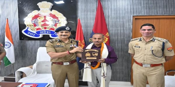 पुलिस कमिश्नर ने 04 उप निरीक्षक व 04 अन्य कर्मचारियों को सेवानिवृत्त होने पर दी भावभीनी विदाई