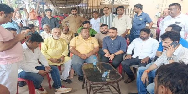 (अपडेट) हत्या मामले में परिवारों से मिले कुणाल षाडंगी, मुख्यमंत्री ने फोन पर दिया न्याय का भरोसा