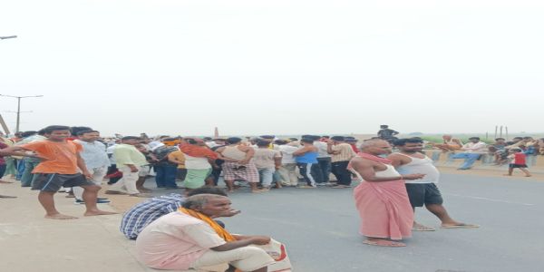 आरा-छपरा पुल पर सड़क दुर्घटना में चाचा-भतीजा की मौत
