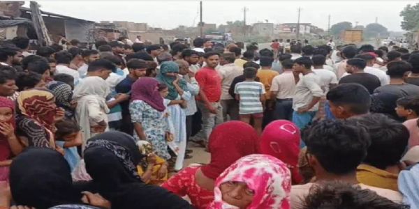 बेकाबू ट्रक ने पिता-पुत्र काे कुचला, मौत
