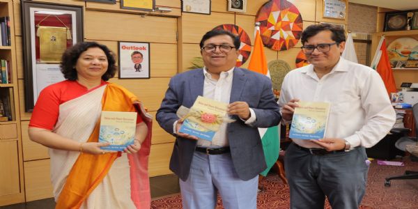 रांची विश्वविद्यालय की कुलपति प्रो. सरोज शर्मा की पुस्तक “वैल्यू एंड पीस एजुकेशन” का विमोचन