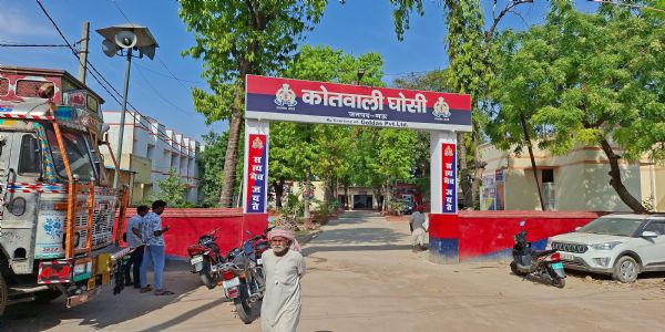 मऊ : युवक का सिर व अलग धड़ का मिला शव, जांच में जुटी पुलिस