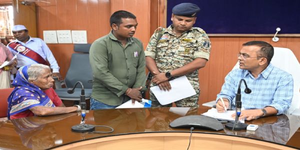 जनदर्शन में कलेक्टर ने सुनी आमजनों की मांग व समस्याएं, 46 आवेदन प्राप्त