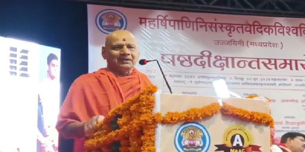 मप्र के उज्जैन पहुंचे राम मंदिर ट्रस्ट के कोषाध्यक्ष स्वामी गोविंद देव गिरी, चढ़ावा चोरी के सवाल पर साधी चुप्पी
