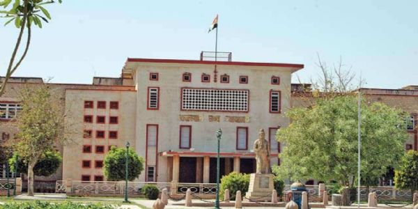 जेल प्रहरी भर्ती में आयु सीमा में छूट नहीं देने पर मांगा जवाब
