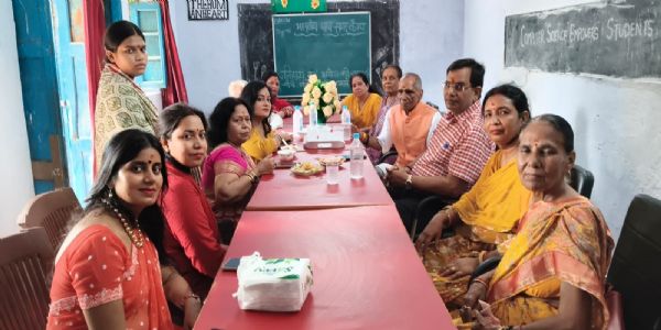 विद्या मंदिर गर्ल्स हाई स्कूल नरही में सुंदरकांड एवं भंडारे का आयोजन, संयुक्त शिक्षा निदेशक ने किया शुभारंभ