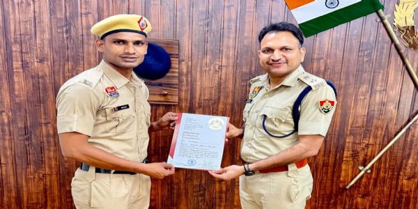 गुरुग्राम यातायात पुलिस के तीन जवानों को एनसीबी ने किया सम्मानित