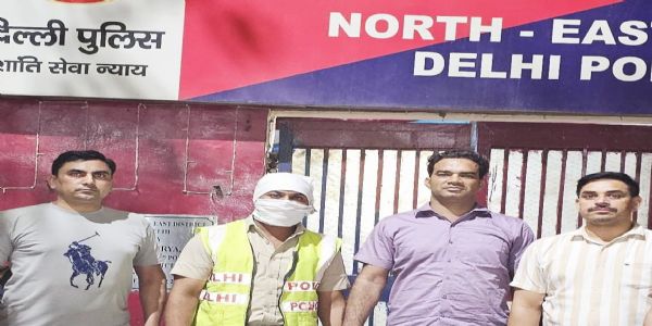 दिल्ली पुलिस की वर्दी पहनकर घूम रहा था सिविल डिफेंस वॉलंटियर, गिरफ्तार