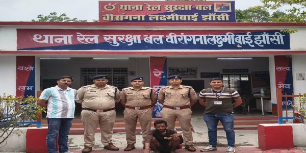 ट्रेनों पर पथराव करने वाला शातिर गिरफ्तार, पांच वारदातों का खुलासा