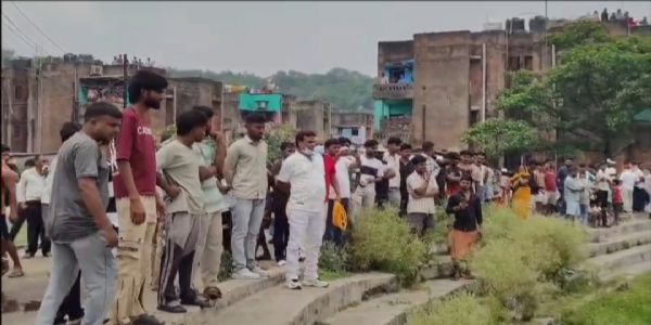 तालाब में मिला छात्रा का शव, जांच में जुटी पुलिस
