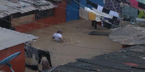 पश्चिम अफ्रीकी देश घाना में मूसलाधार बारिश से बाढ़ का कहर, 12 लोगों की मौत