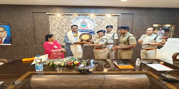 34 साल की समर्पित पुलिस सेवा के बाद एएसआई केशव साहू सेवानिवृत्त, जांजगीर-चांपा पुलिस ने दी भावभीनी विदाई