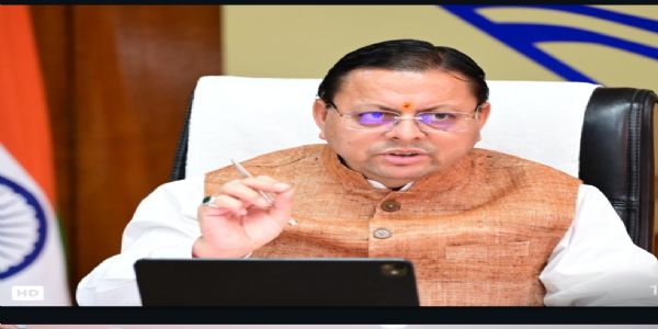 सचिवालय में आयोजित उच्चस्तरीय समीक्षा बैठक करते हुए मुख्यमंत्री पुष्कर सिंह धामी।