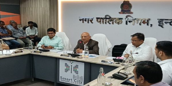 इंदौर में आयोजित सुप्रीम कोर्ट द्वारा गठित सड़क सुरक्षा समिति की बैठक