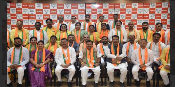 बिहार प्रदेश पदाधिकारियों के साथ भाजपा अध्यक्ष नितिन नवीन 